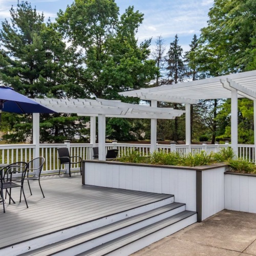 Outdoor dining area with pergola